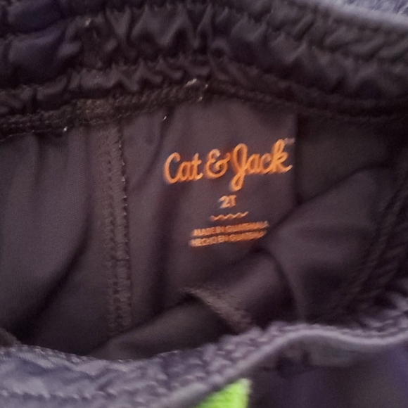 Toddler boys 2T shorts - Picture 2 of 2